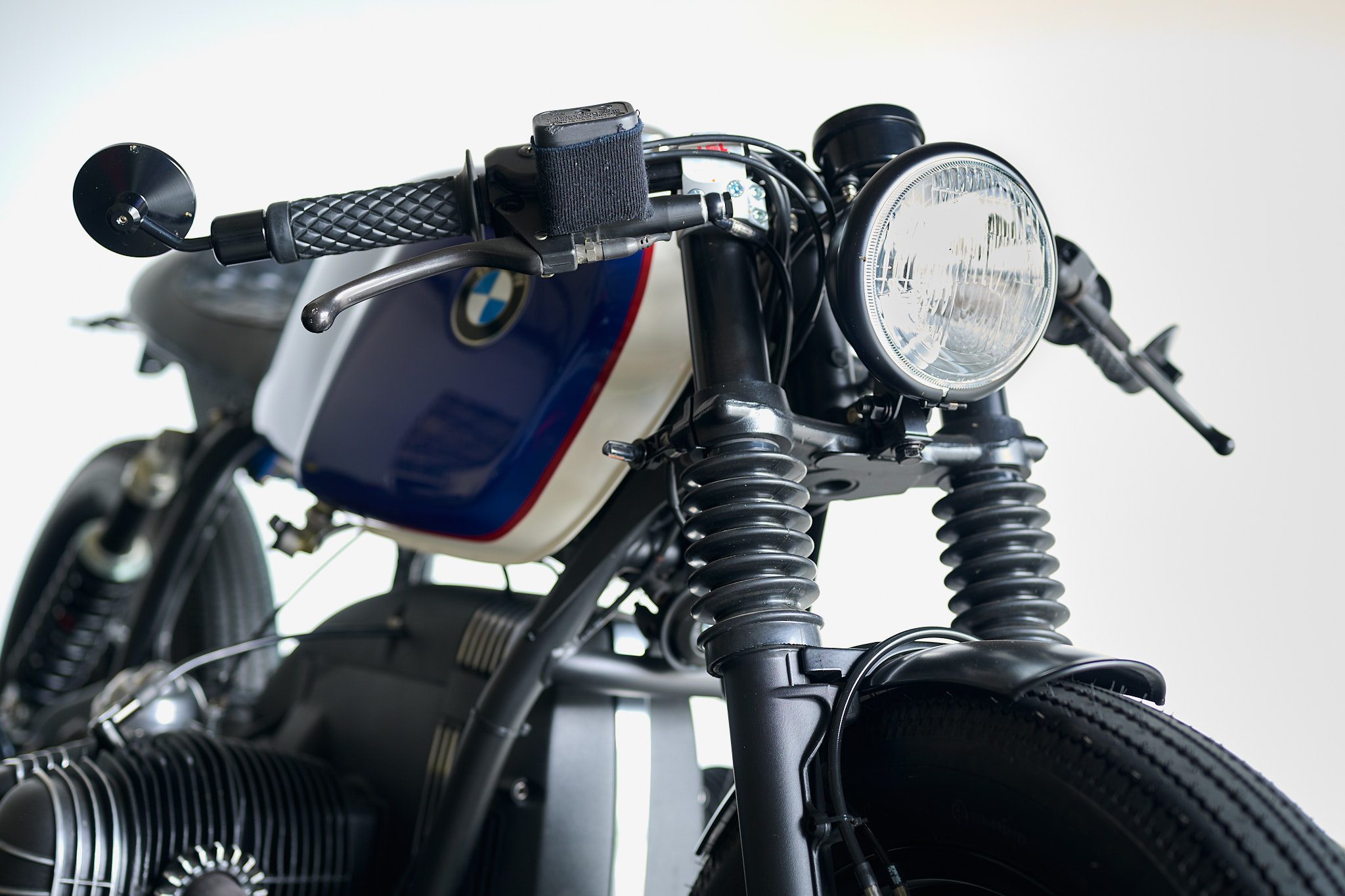 cafe racer BMW R 80 in blue and white front view